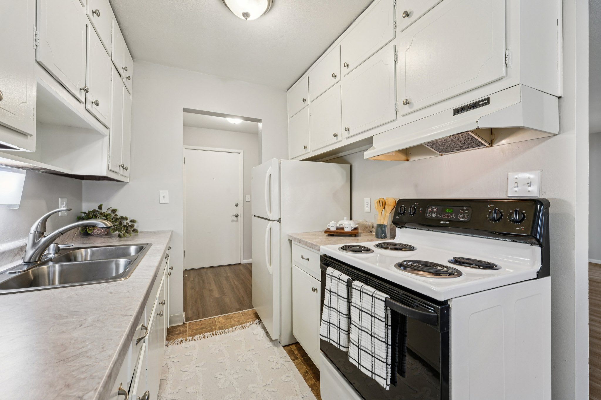 Stanley Street Apartments – photo 1 of 223
