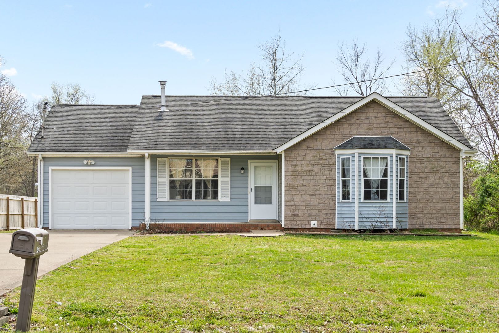 405 Woodale Dr – photo 1