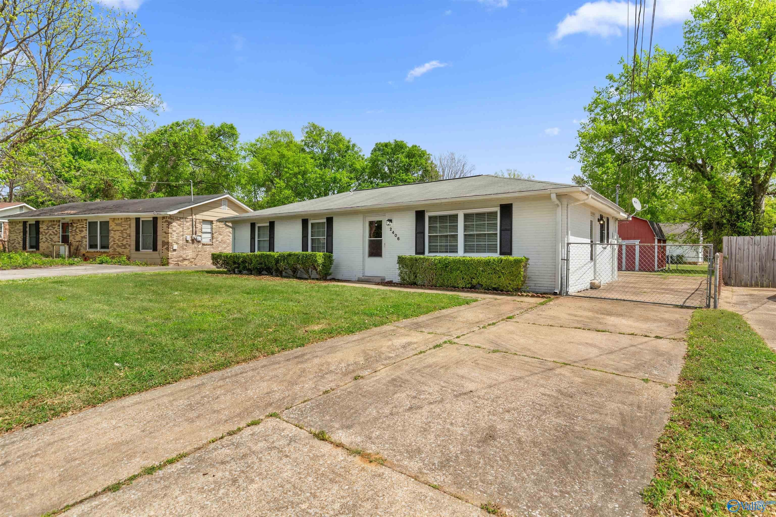 2406 Yorkshire Drive – photo 1