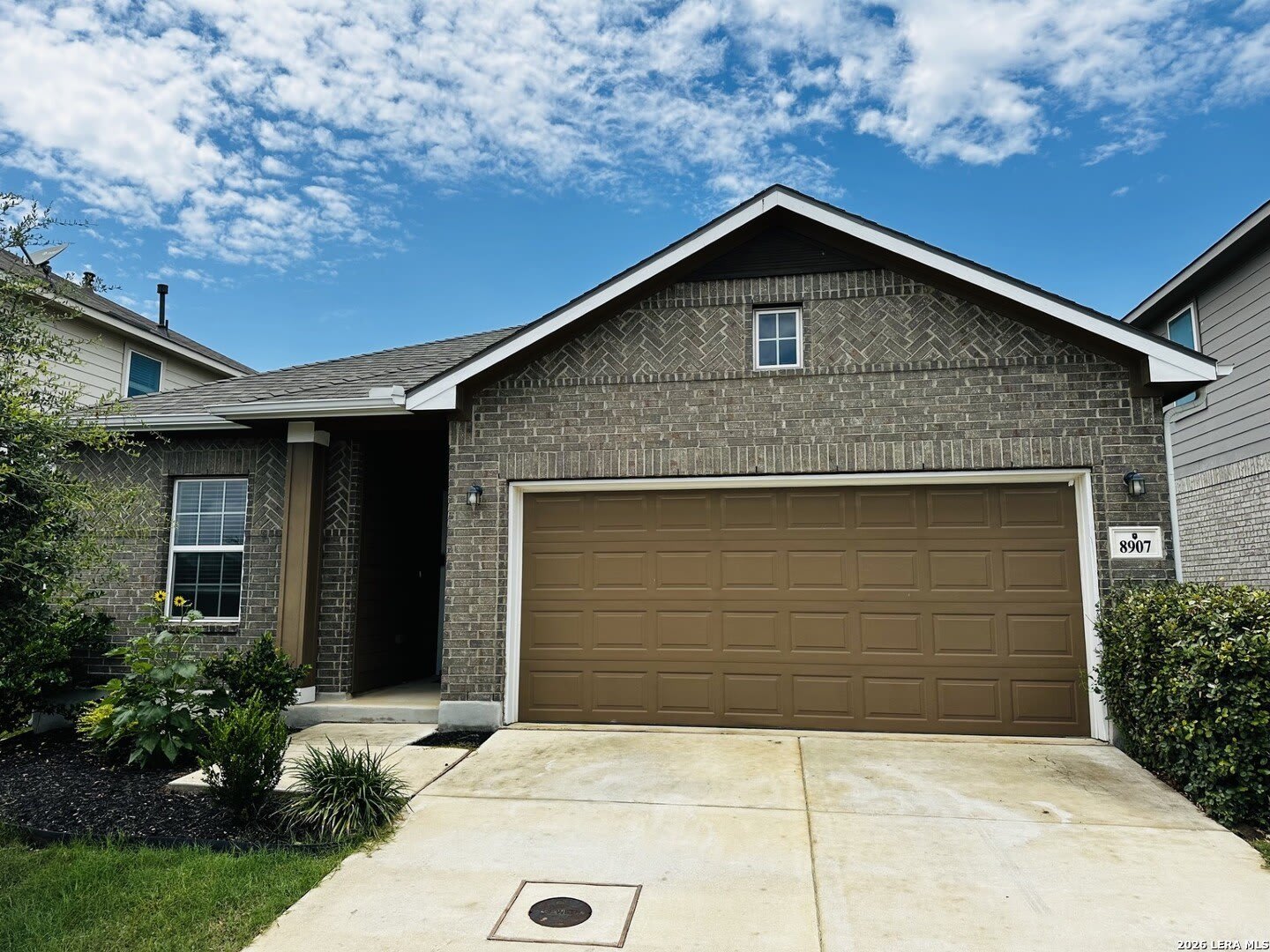 8907 LADBROKE GRV – photo 1