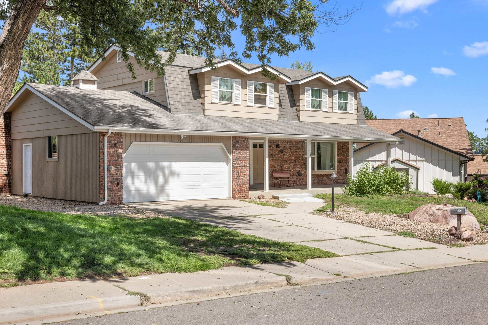 Spacious 4 Bed 2 5 Bath Upper Table Mesa Abode Available Now – photo 1