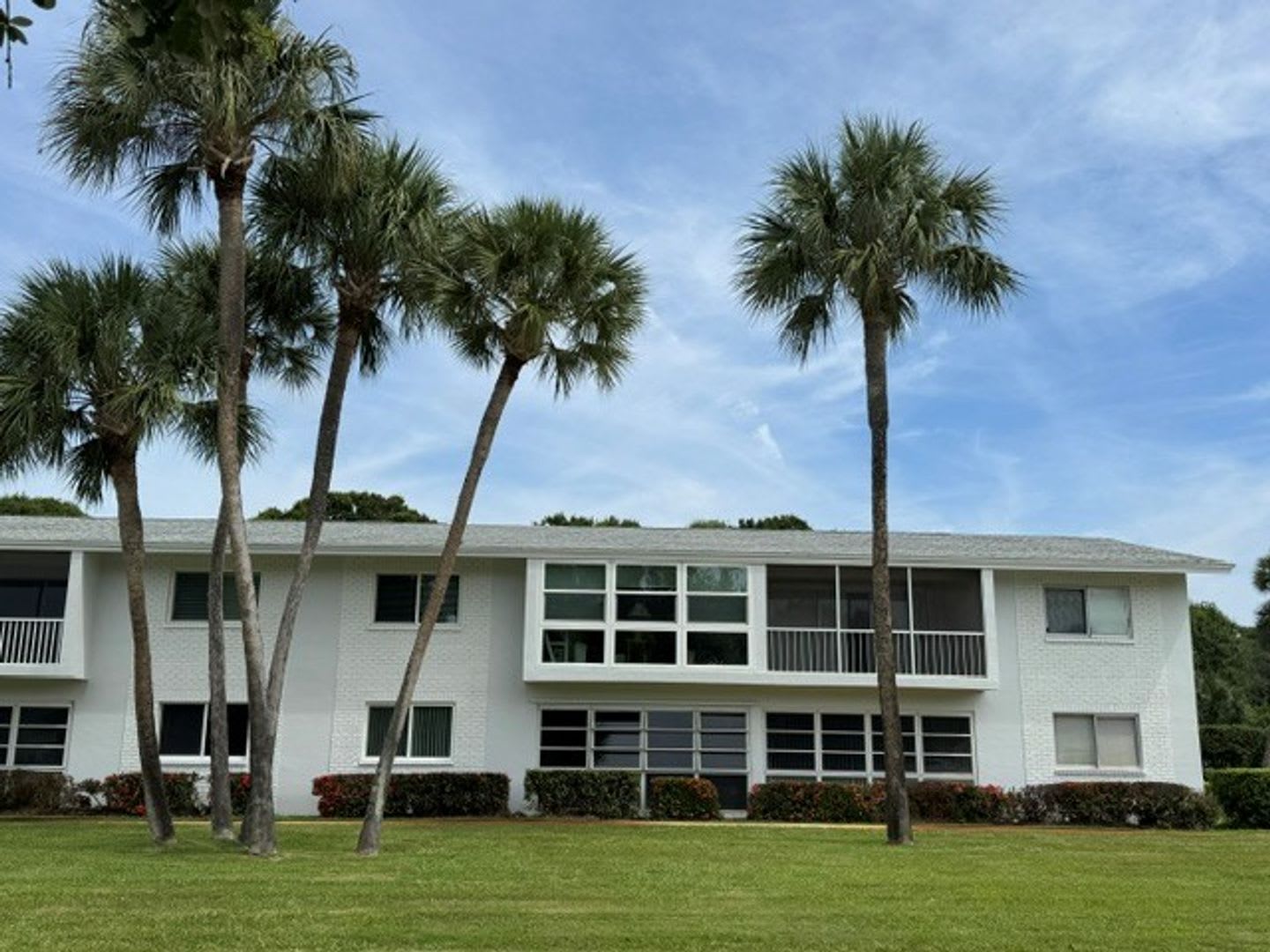 Charming 2 bed/ 2 bath in Royal Palm Villas – photo 1