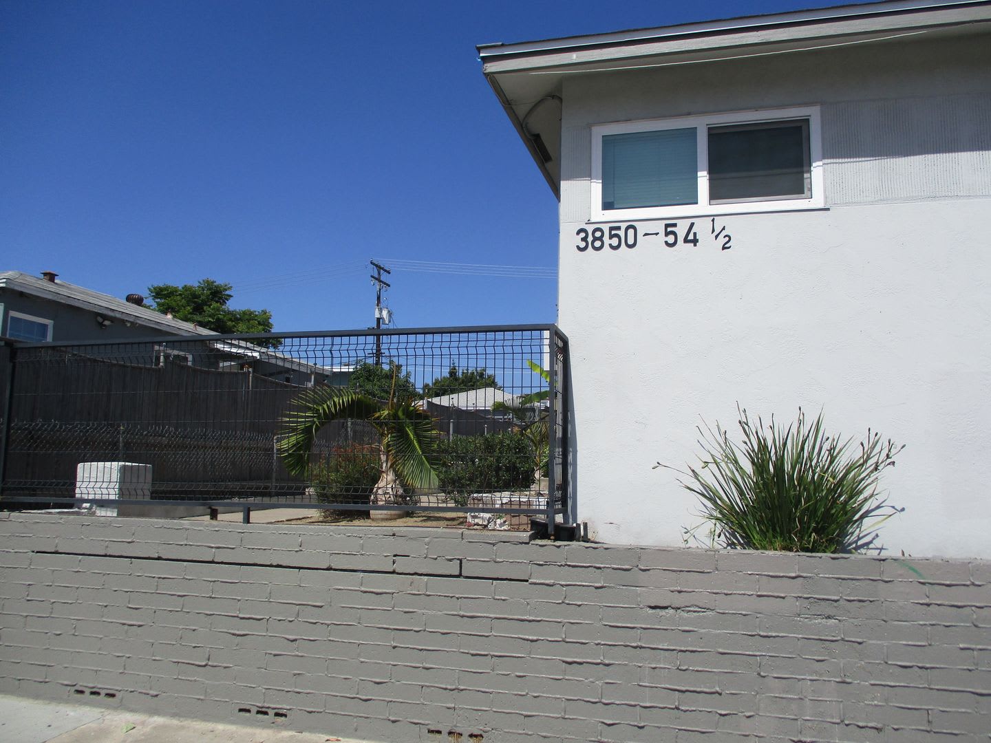 City Heights Remodeled 1 Bdr 1 Ba 2nd floor apartment. – photo 1