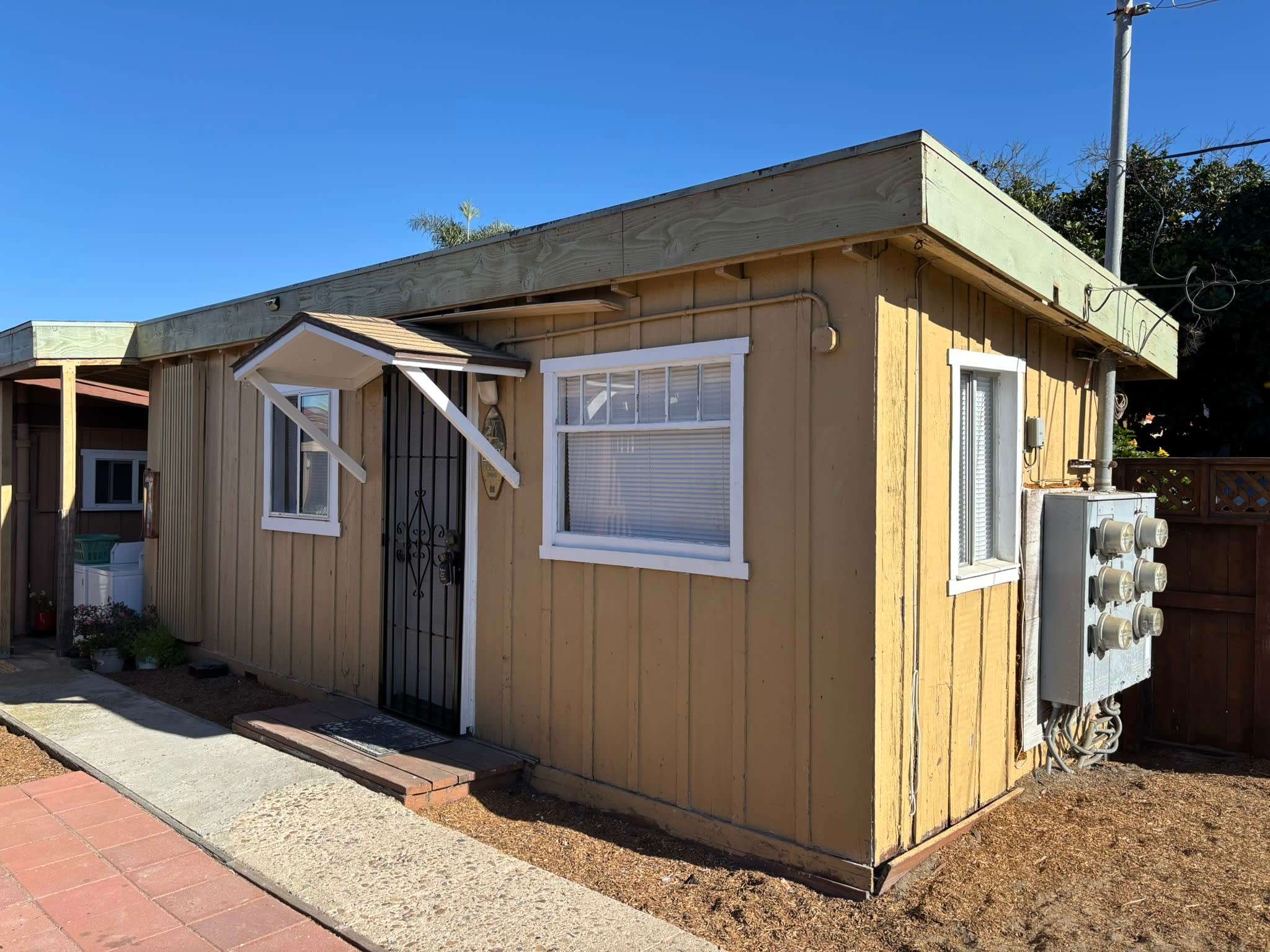 2041 Bacon St – photo 1