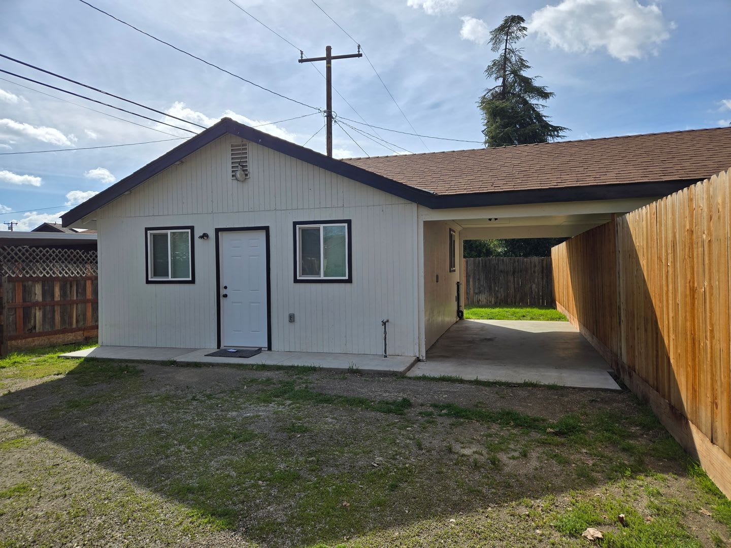 Studio For Rent – photo 1 of 3