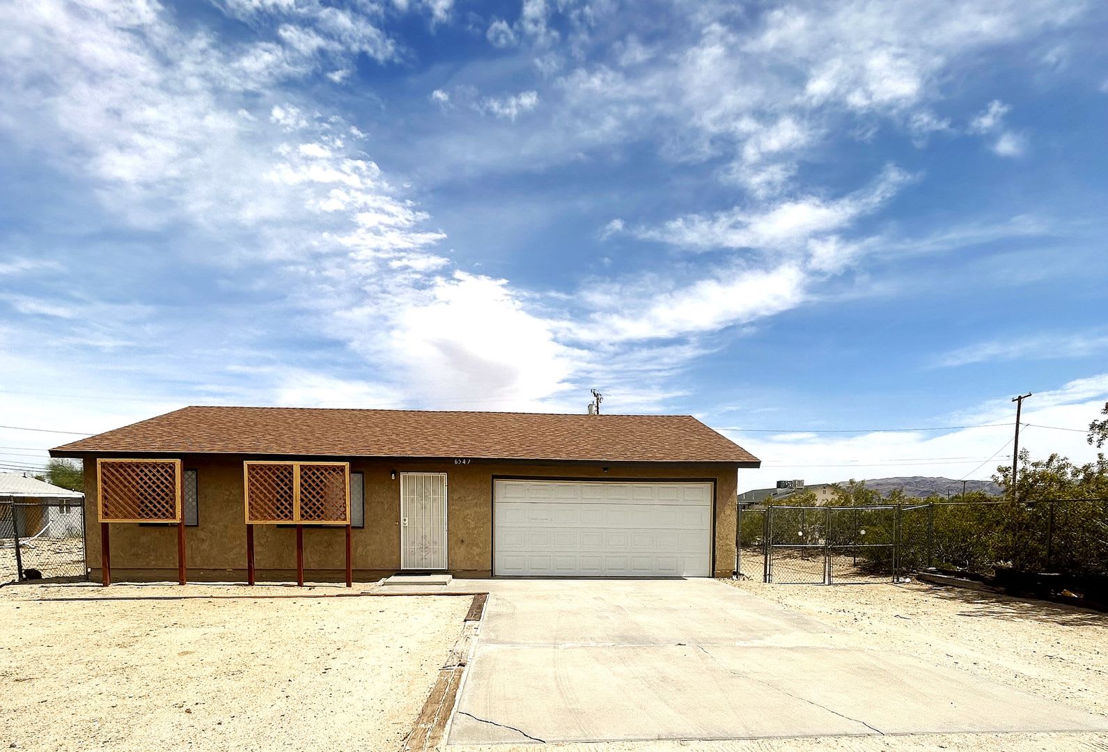 2 Bedroom 1 Bathroom Home Close To Town – photo 1 of 13