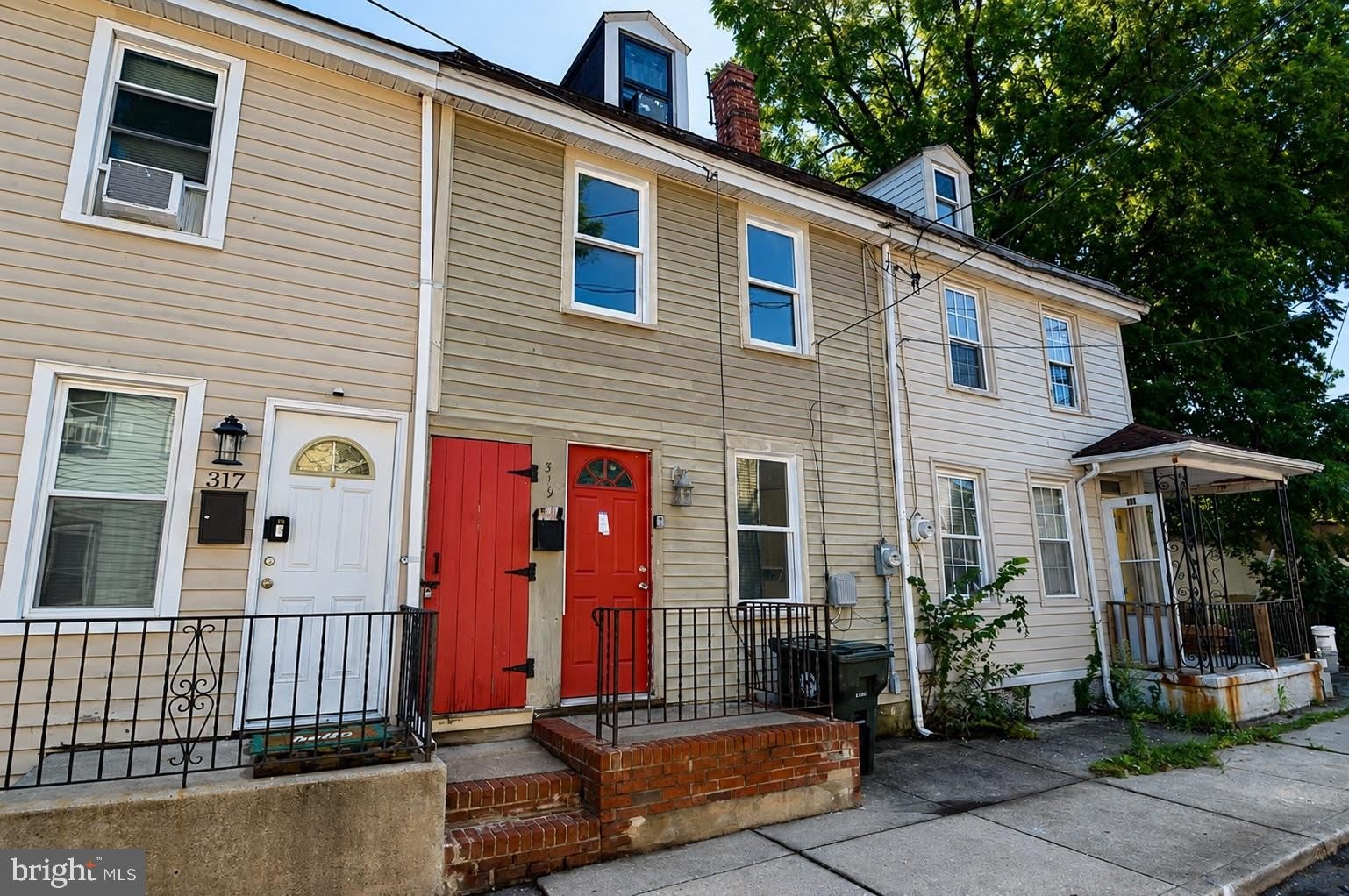 319 YORK Street – photo 1 of 17