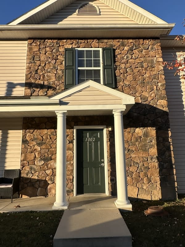 1009 Hot Point Commons – photo 1 of 9
