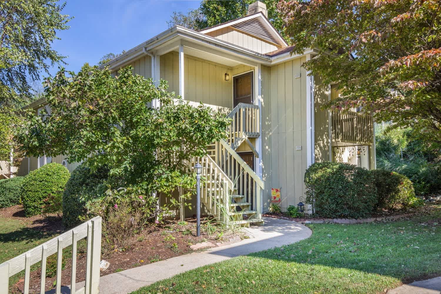 Lovely South Asheville Condo – photo 1 of 21