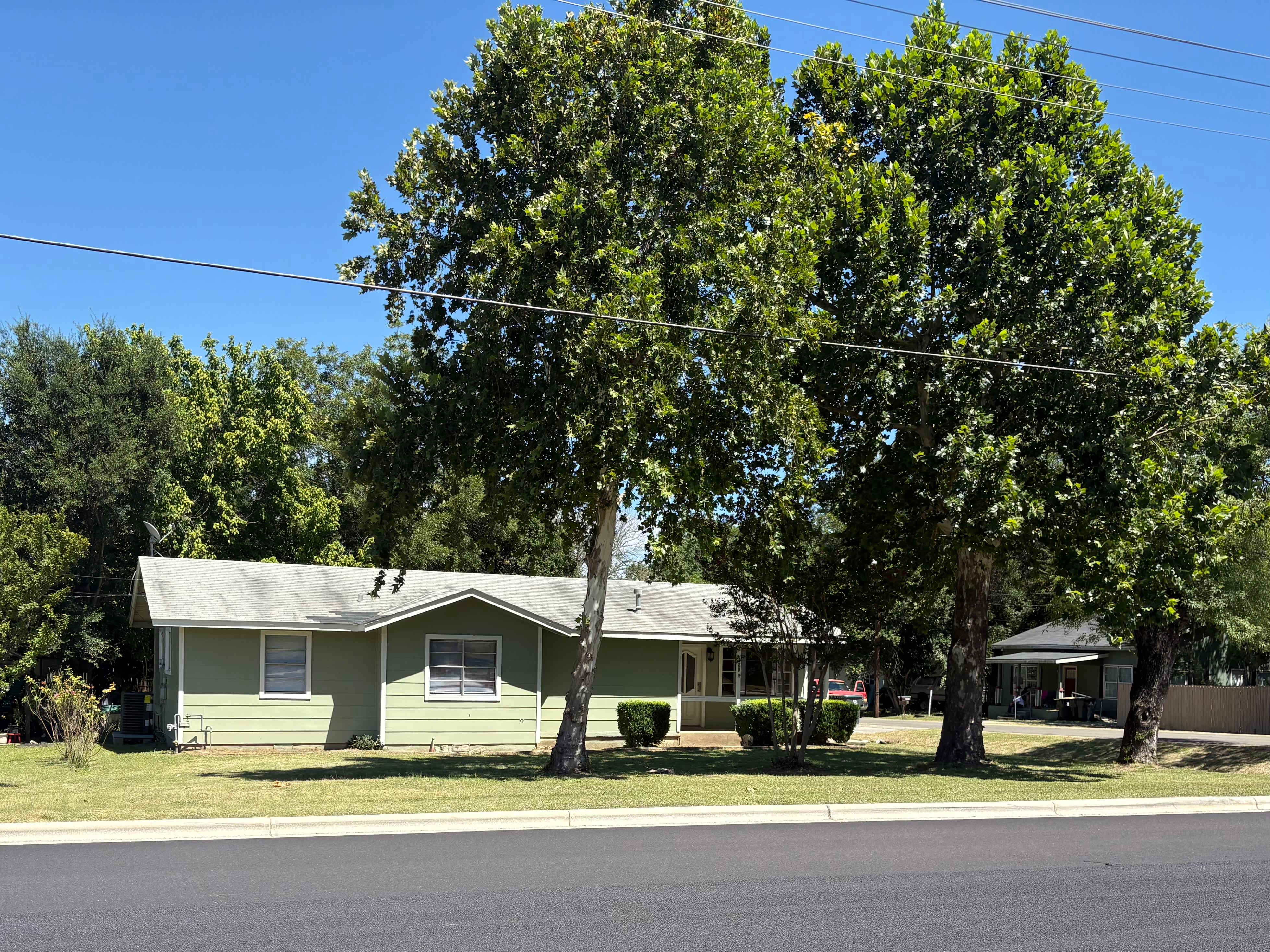 300 North Burleson Street – photo 1