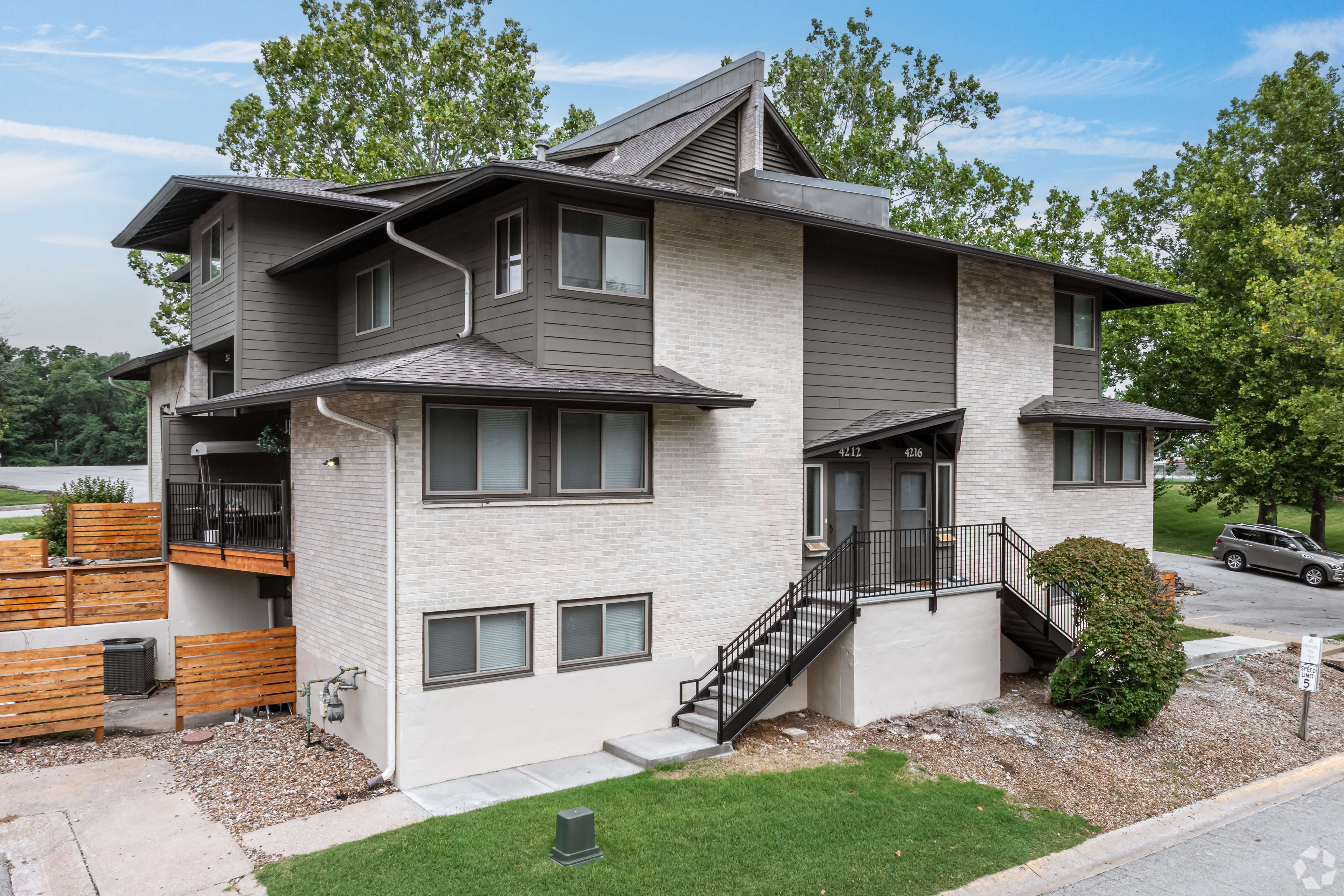 Briar Hill – photo 1