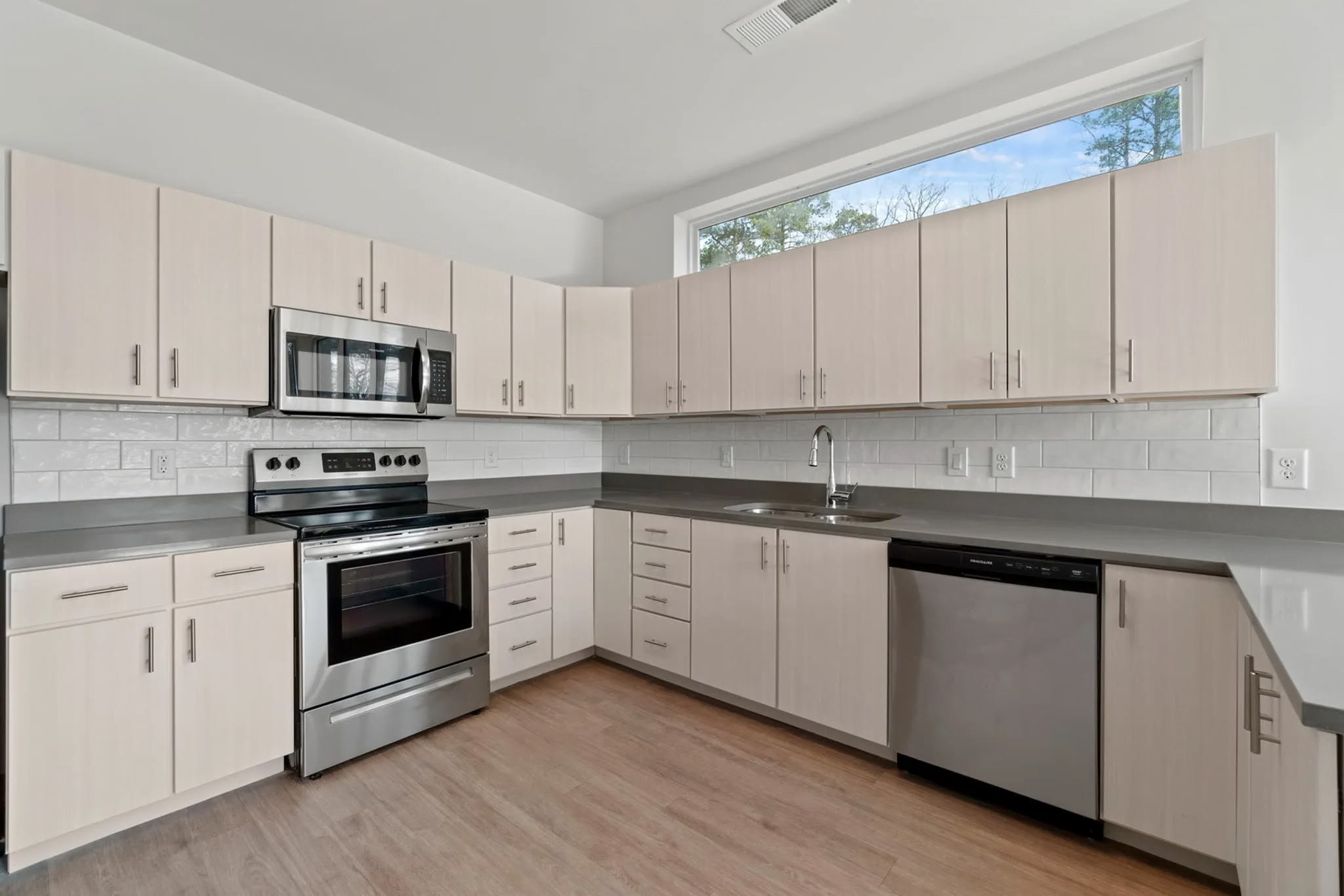 Metropolis Apartments – photo 1 of 59