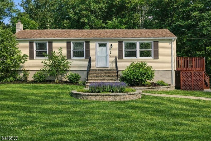 25 Essex Rd – photo 1 of 11