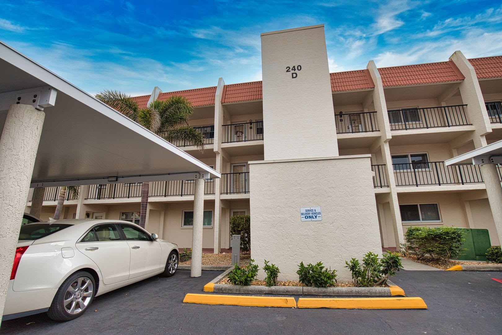 Annual 2-Bedroom 2-Bathroom Second Floor Condo on Venice Island with Stunning Waterfront! – photo 1