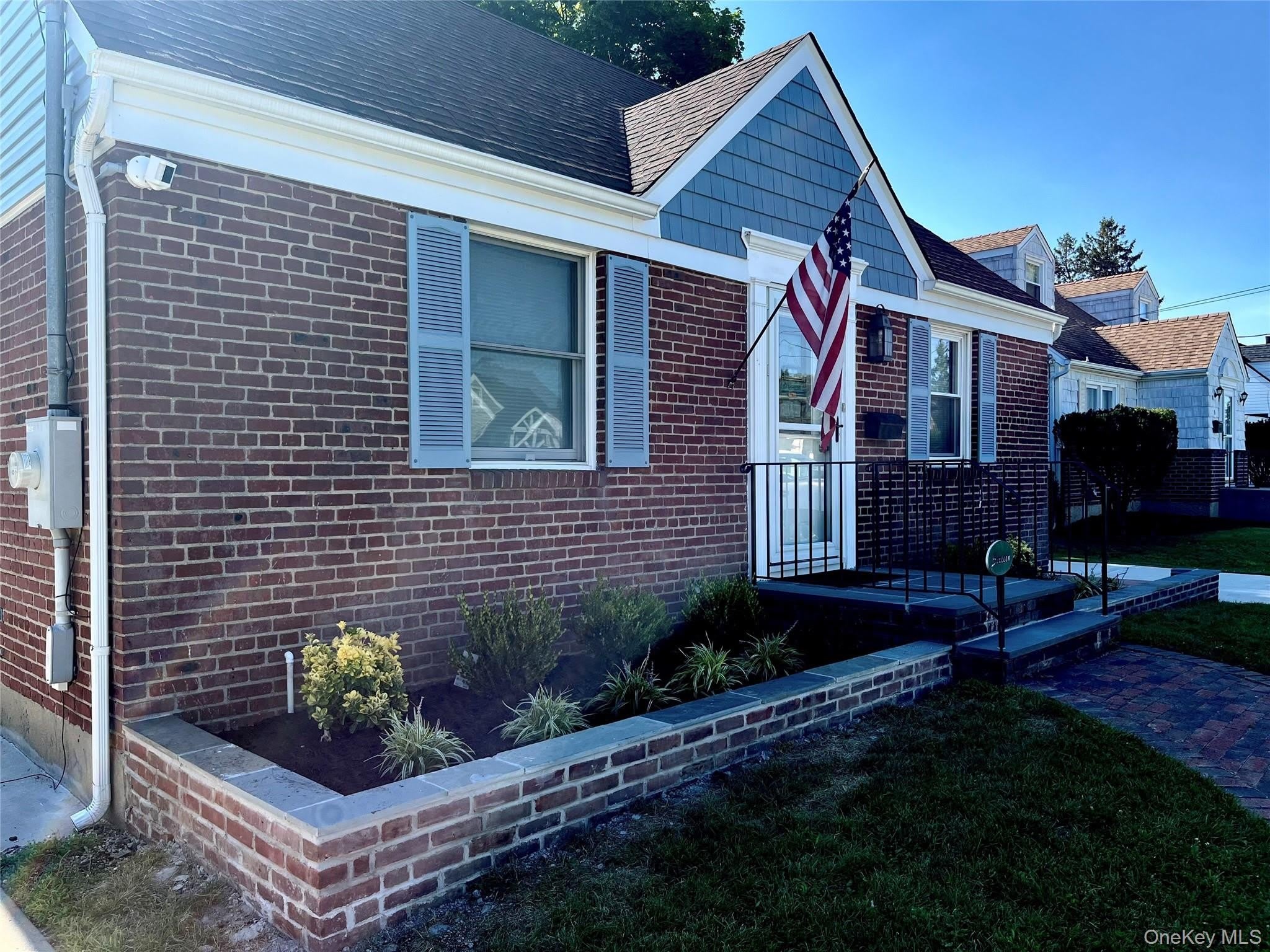16 Cedar Drive – photo 1 of 9