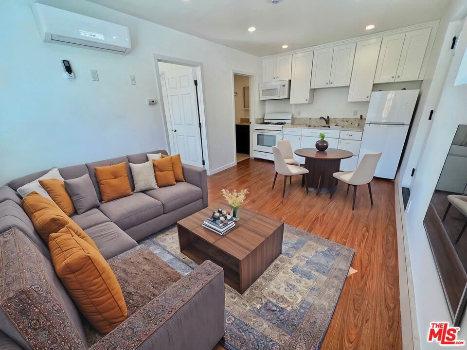 3901 S Orange Dr – photo 1