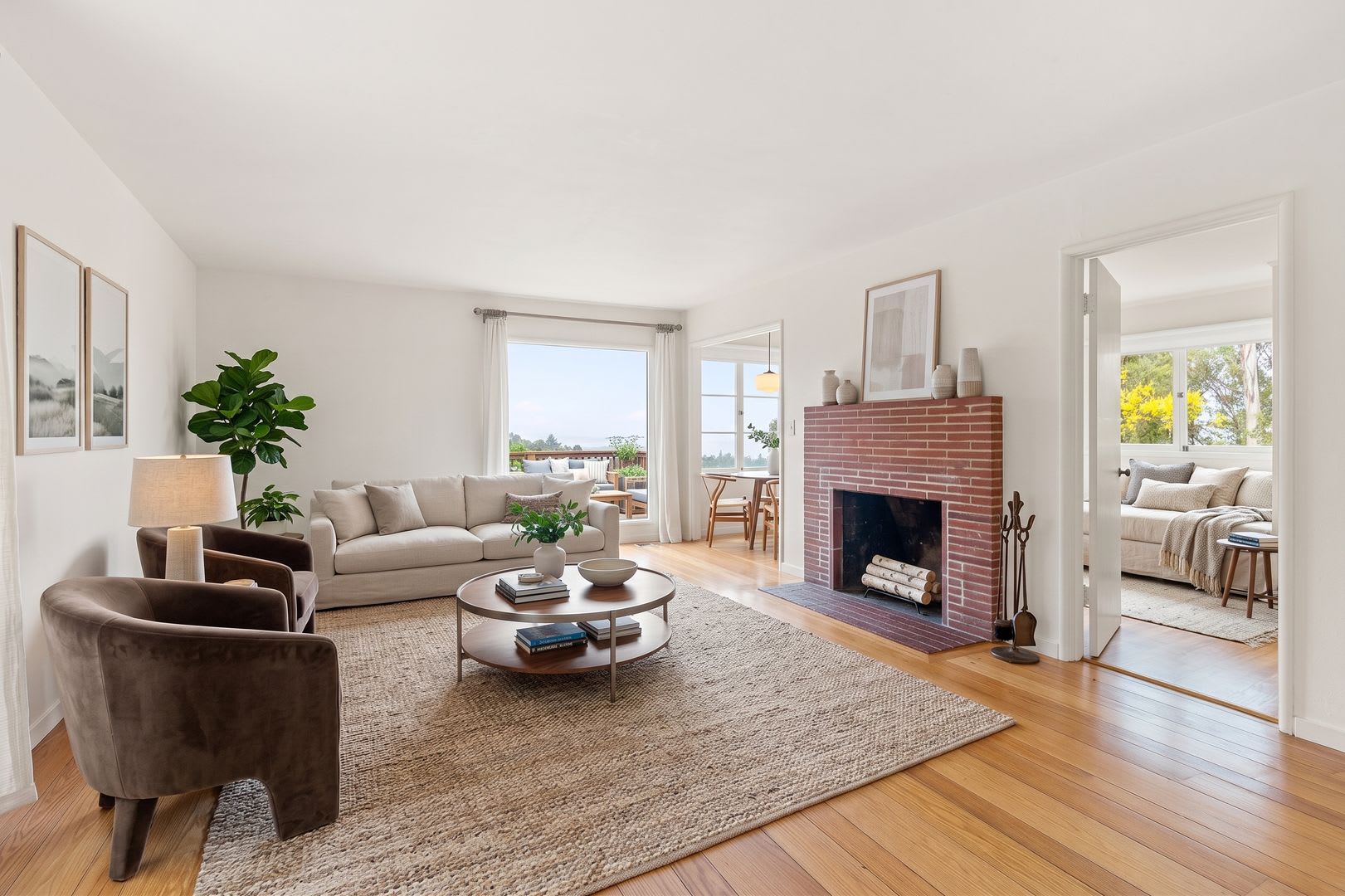 Charming Cul-de-Sac Mid-Century w/ Bay Views In Oakland Hills – photo 1