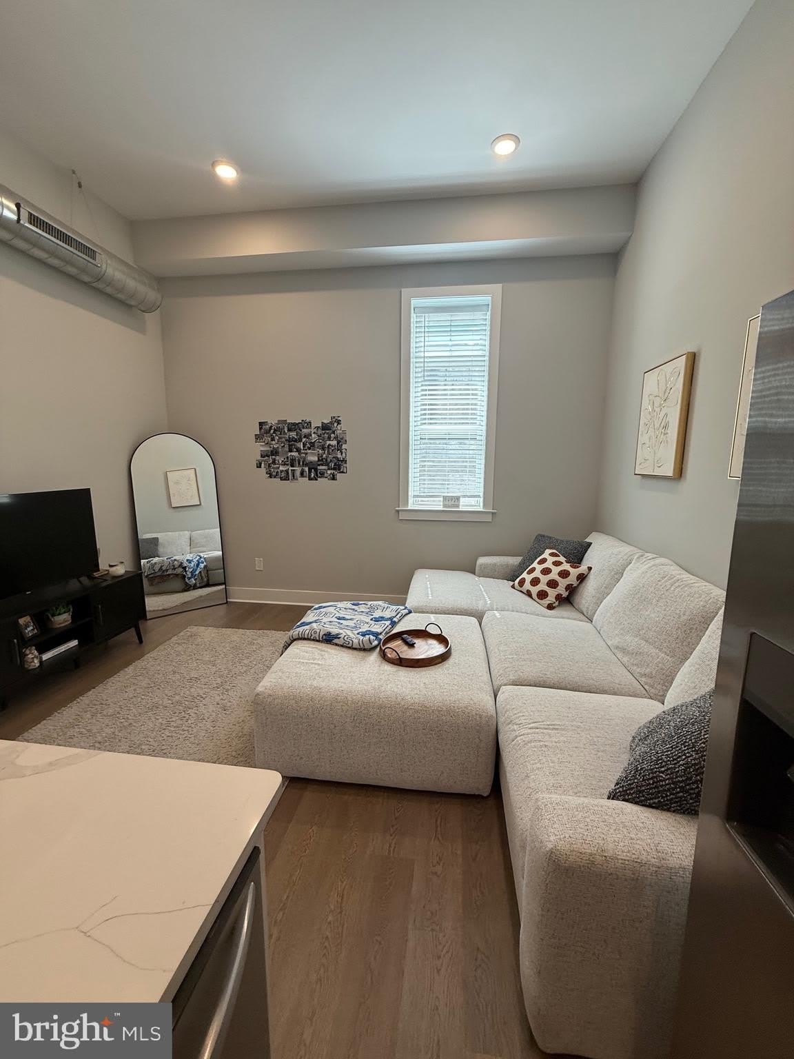 5830 Henry – photo 1