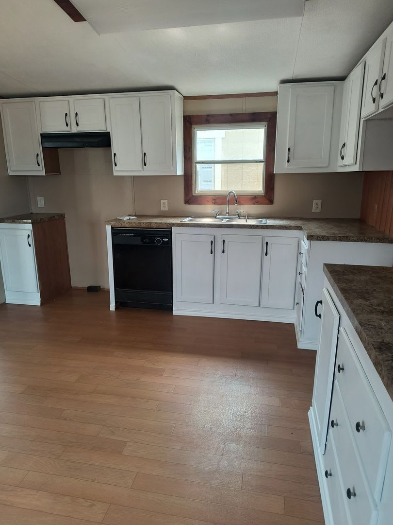 Fully Refurbished- 3 Bedroom 2 Bath Mobile Home Sitting on Aprox 1/2 Acre – photo 1