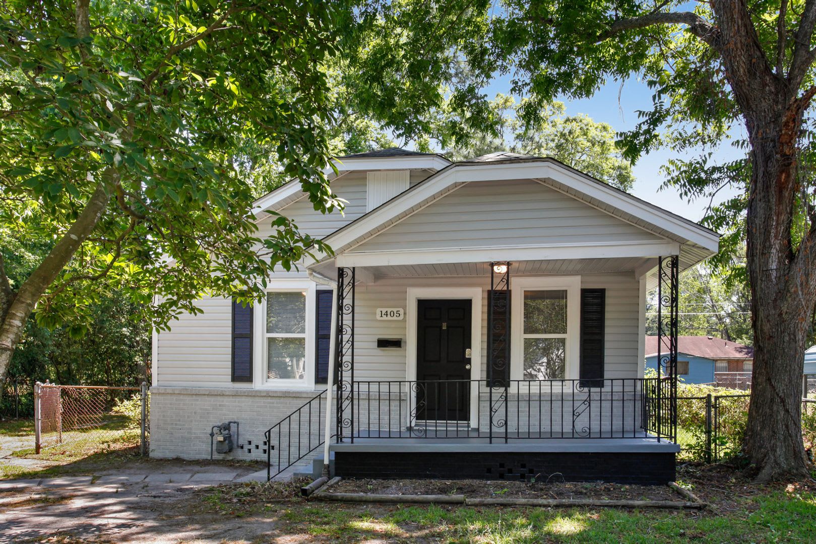 Large 4BR/2BA Home Walking Distance to Daffin Park – photo 1