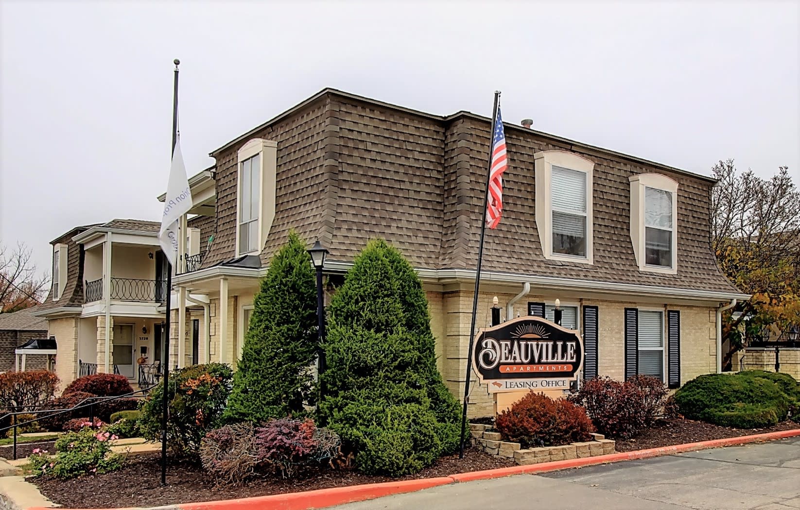 Deauville Apartments – photo 1 of 25