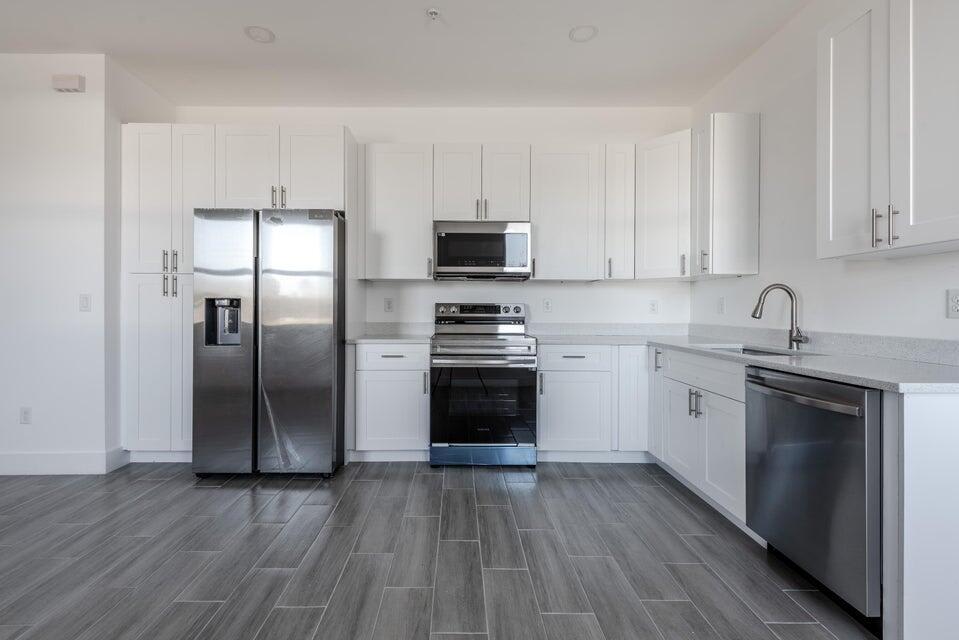 246 Rotonda Boulevard West Unit B – photo 1 of 18