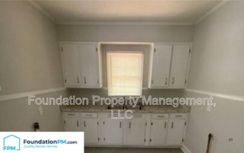 1684 Whitney Avenue – photo 1