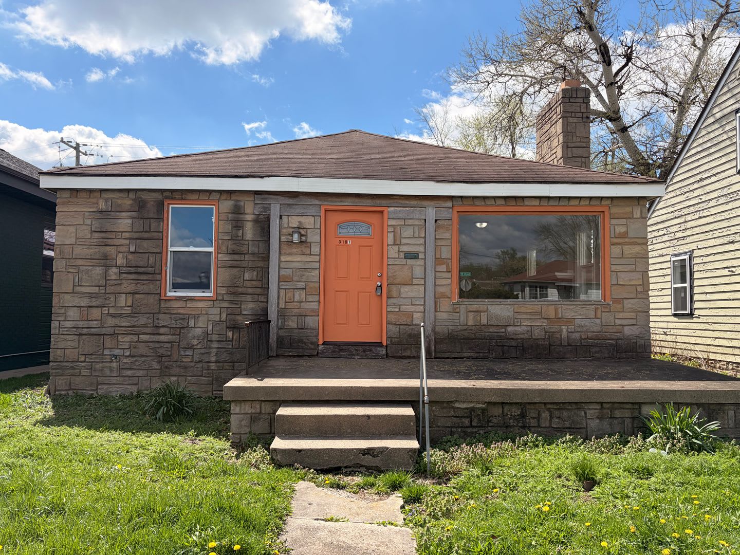 2 bed 1 bath house with basement – photo 1