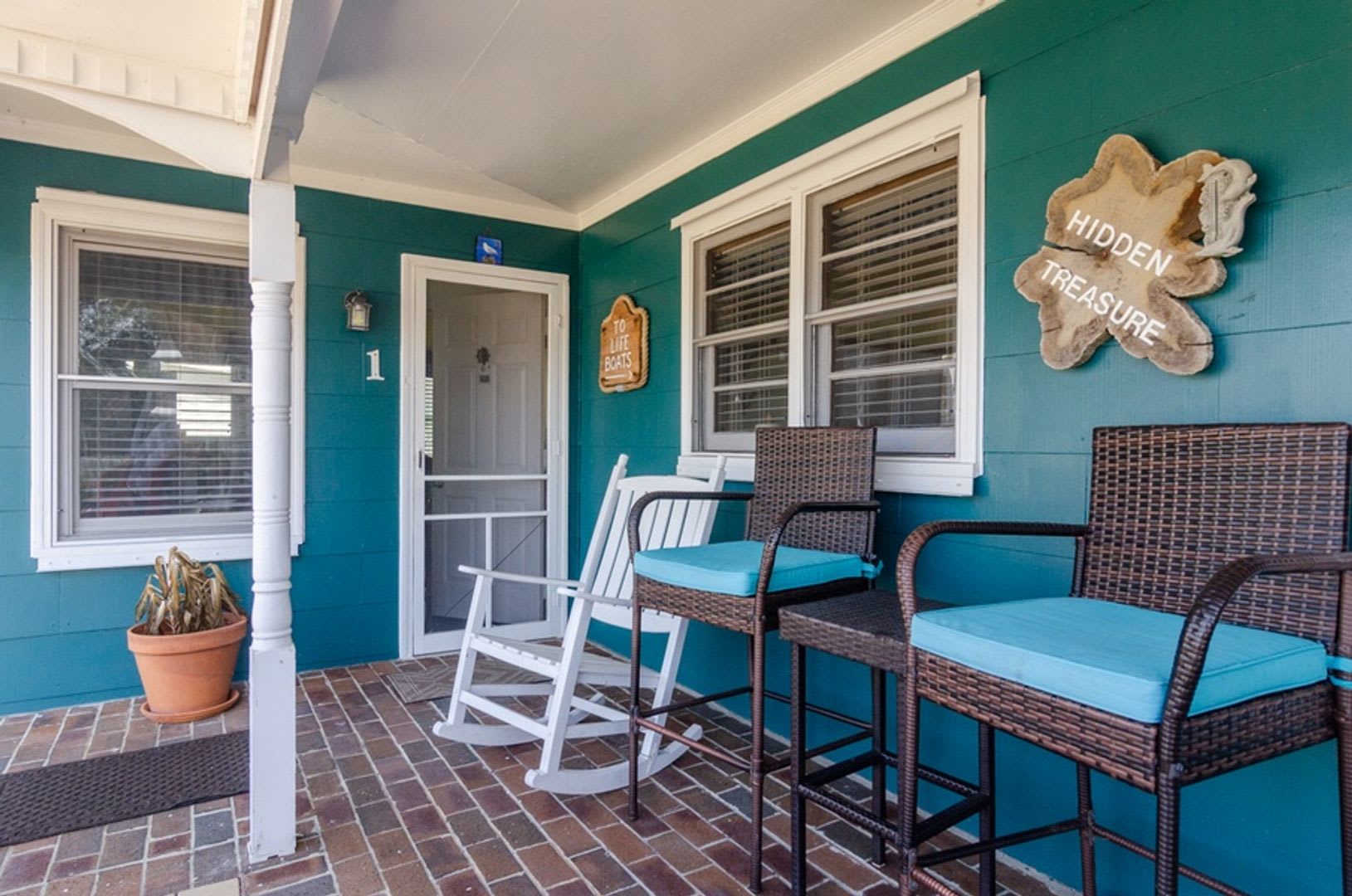 (K171) 113 S. 4th Avenue Room 1 Kure Beach, NC 28449 – photo 1 of 18