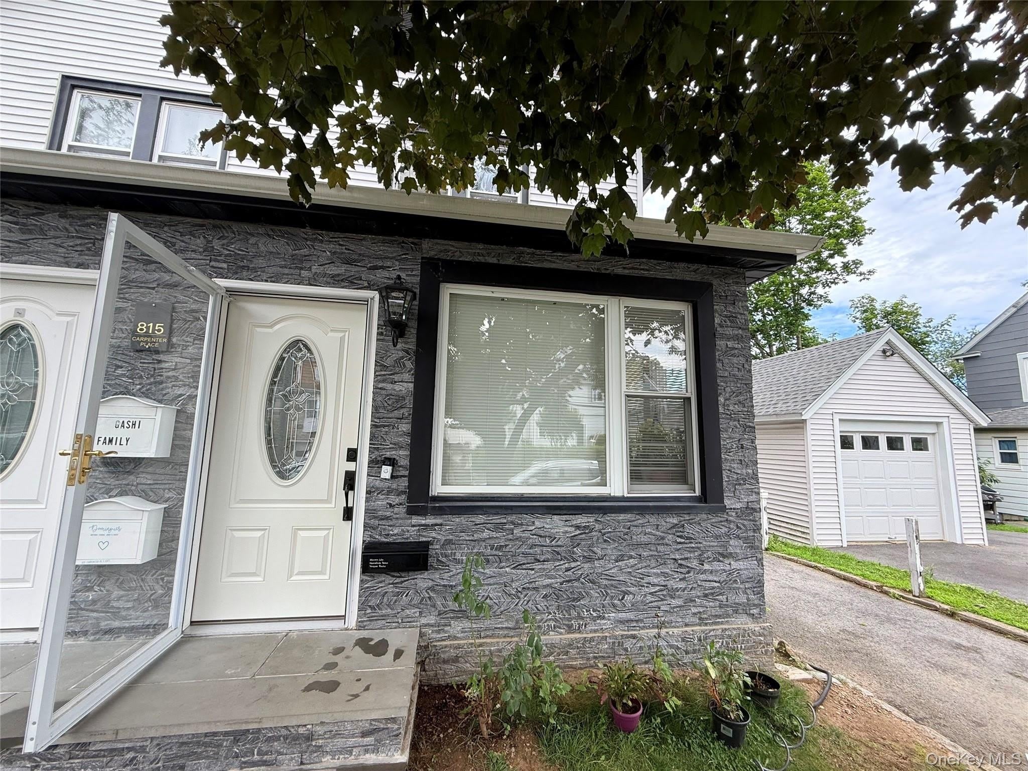 815 Carpenter Place – photo 1 of 24