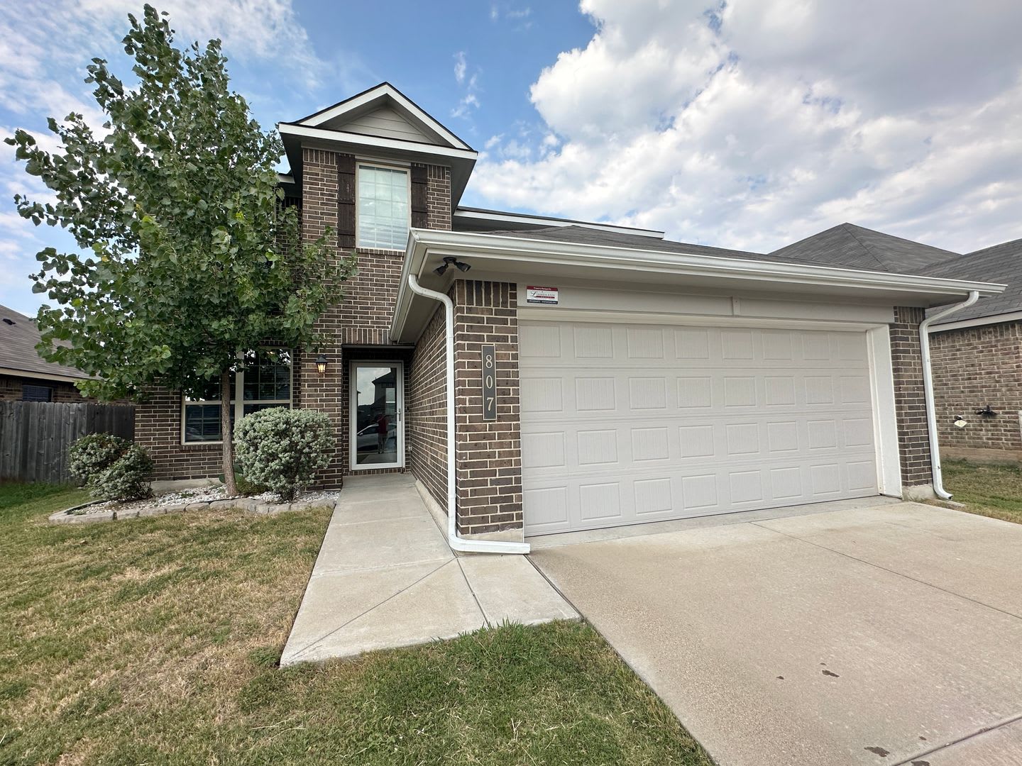 2 Weeks Free Rent! Small Pets Accepted! – photo 1