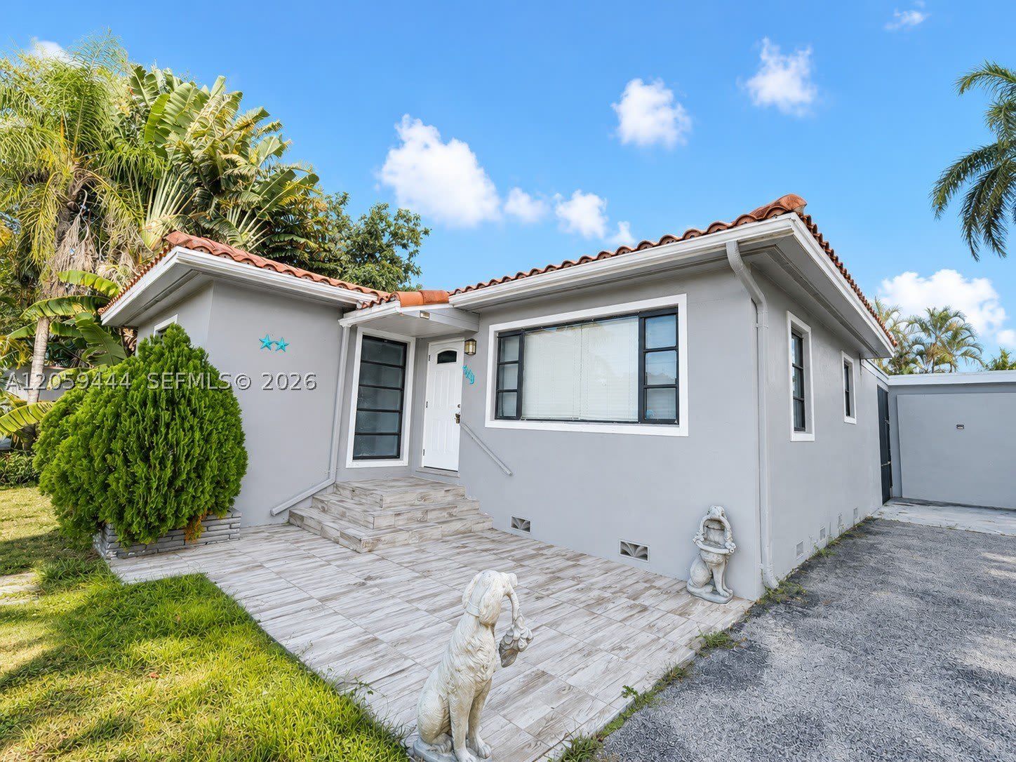 529 NW 8th St – photo 1 of 28