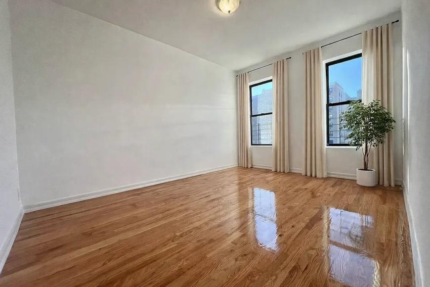 2875 Bainbridge Avenue – photo 1