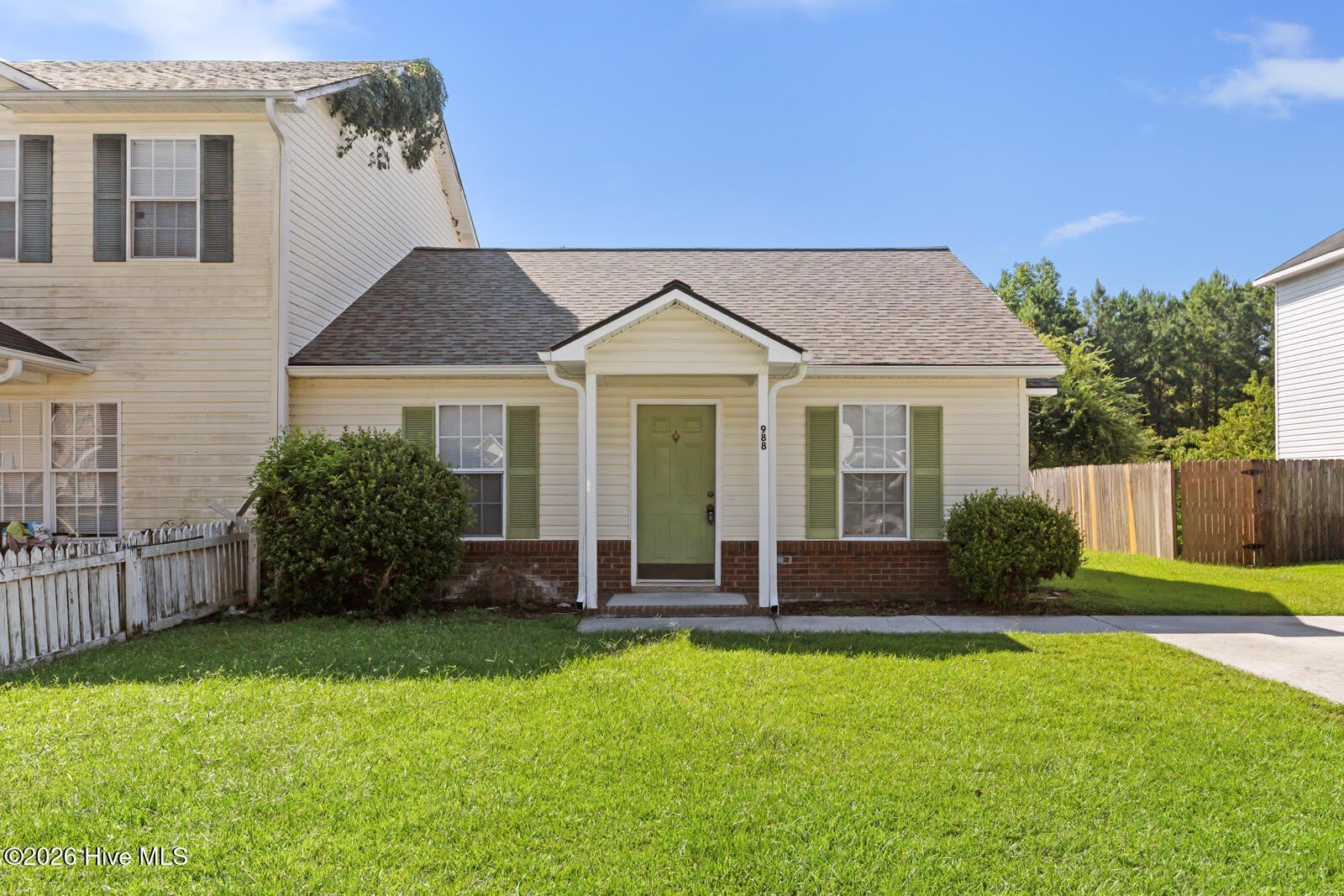 988 W Pueblo Drive – photo 1 of 16