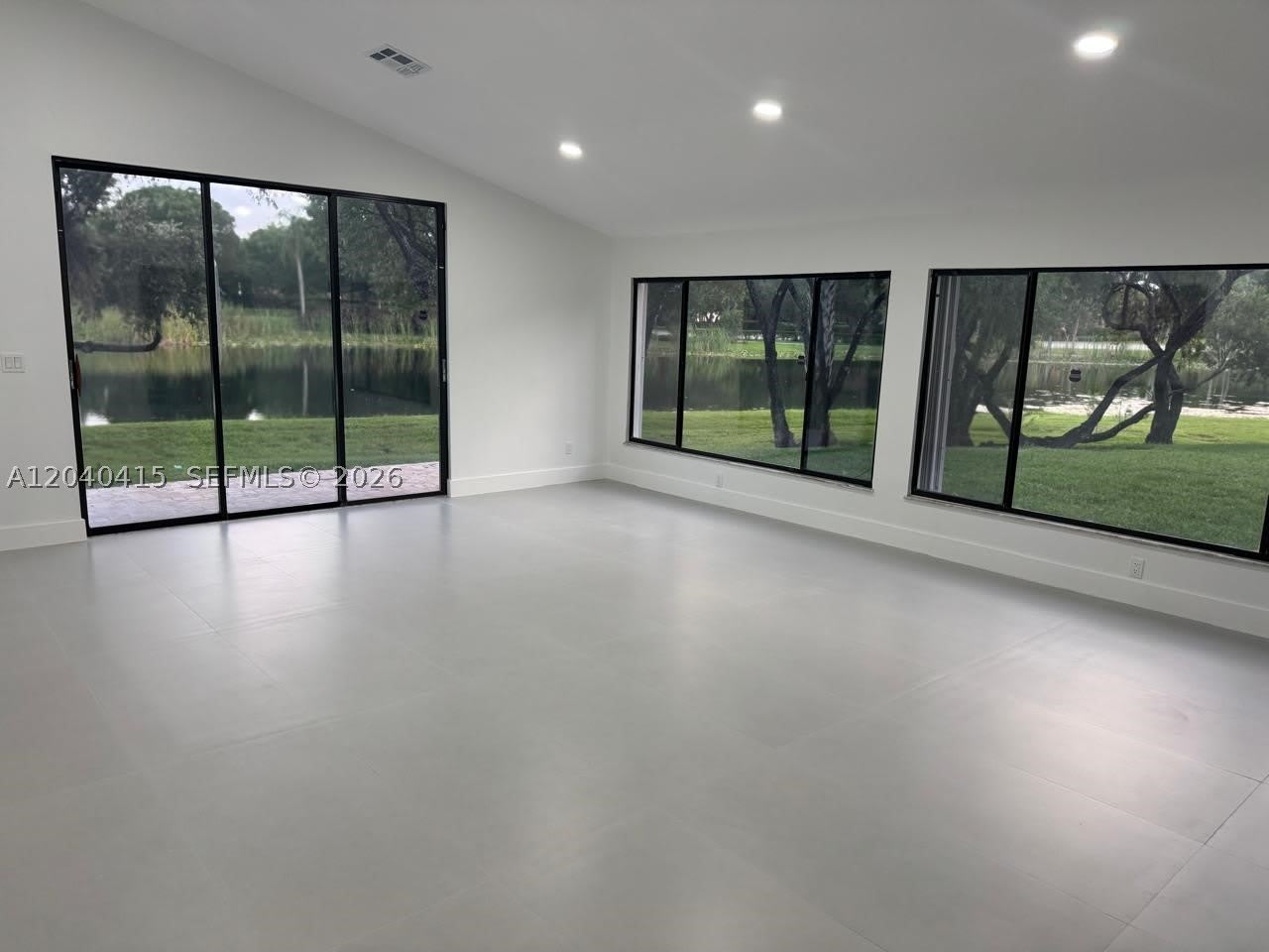 2360 Dover – photo 1