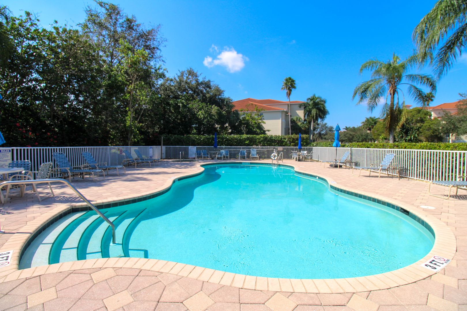 Golfing Paradise At Naples Lakes Country Club 3 2 Golf Transfer Condo Ready For A Seasonal Tenant – photo 1