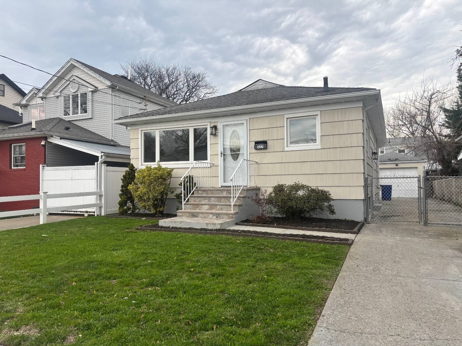 527 Willowbrook Road – photo 1