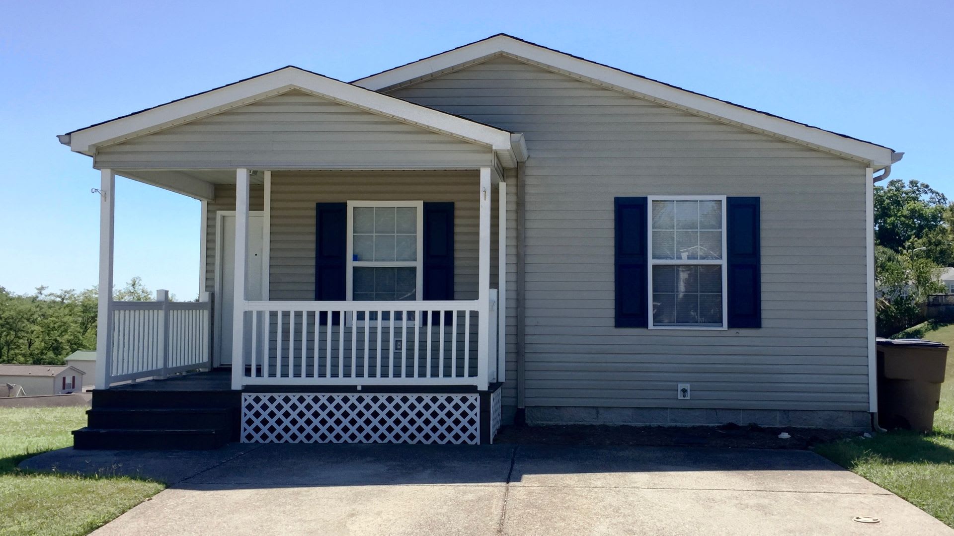 Three bedroom 2 bath single family home – photo 1