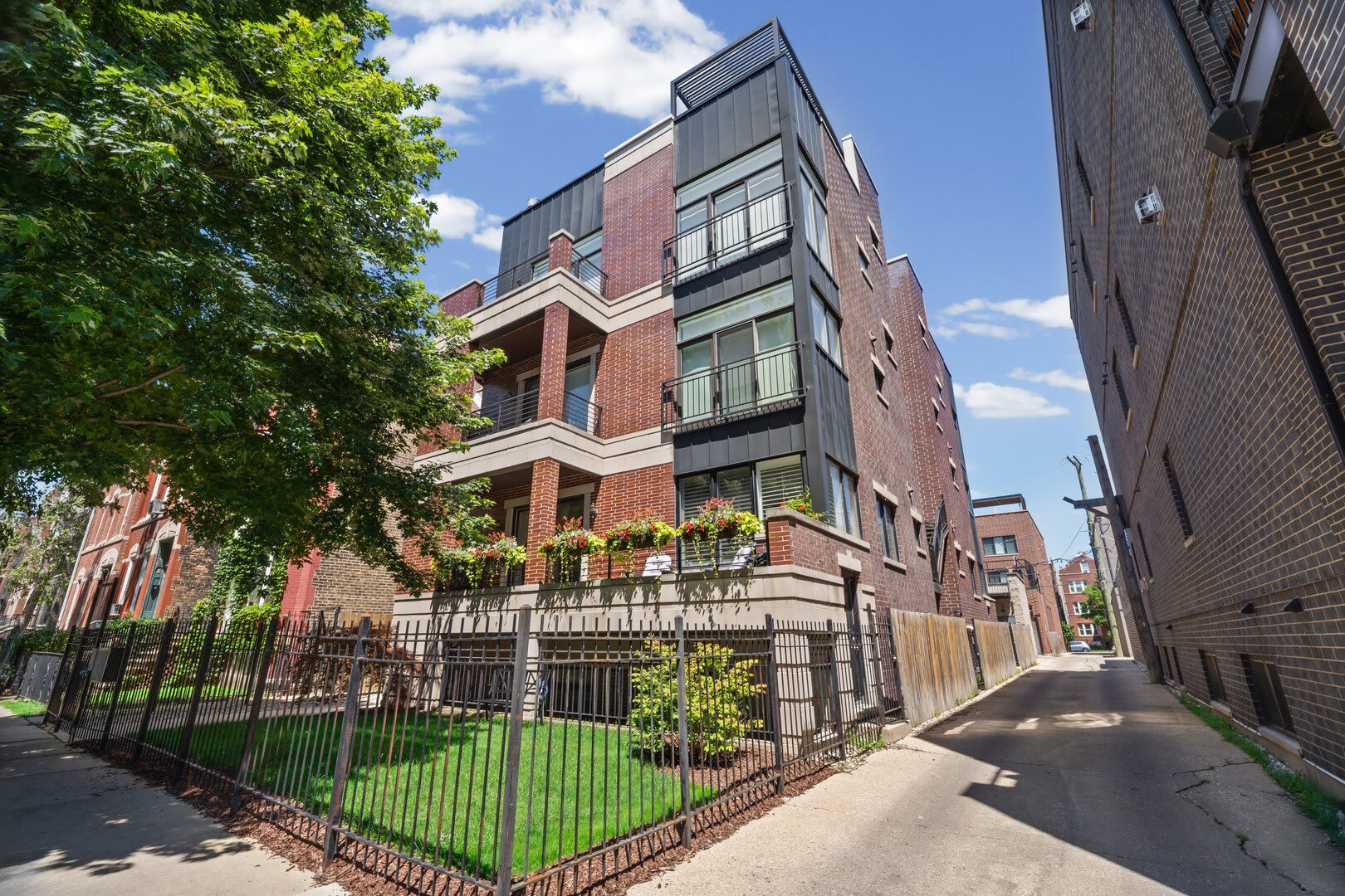 831 N Paulina Street – photo 1
