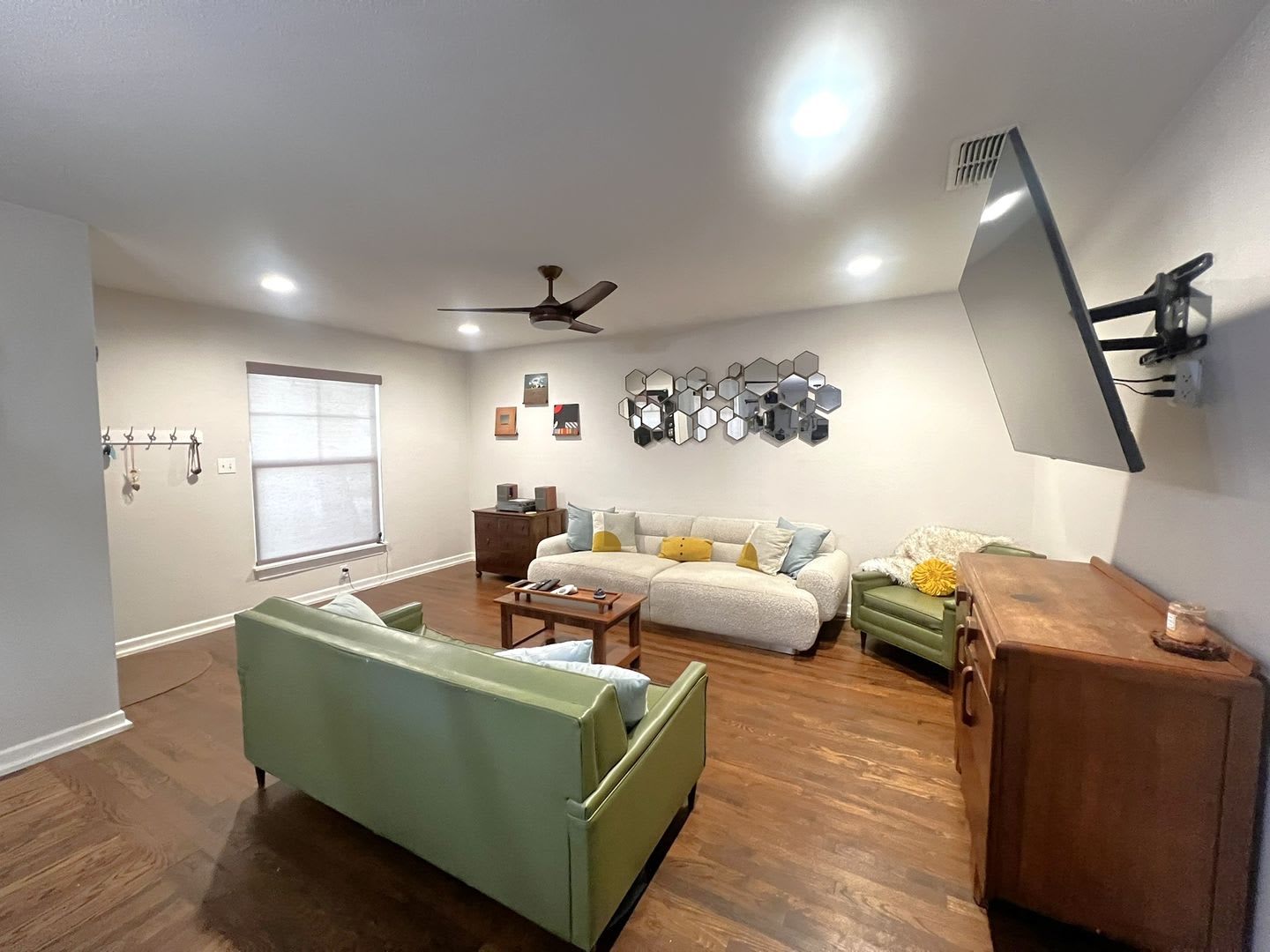 Furnished 2/2 Home in Crestview 3-12 month lease terms available – photo 1