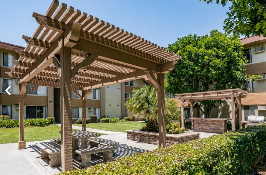 The Pointe at College Place Apartments – photo 1 of 5