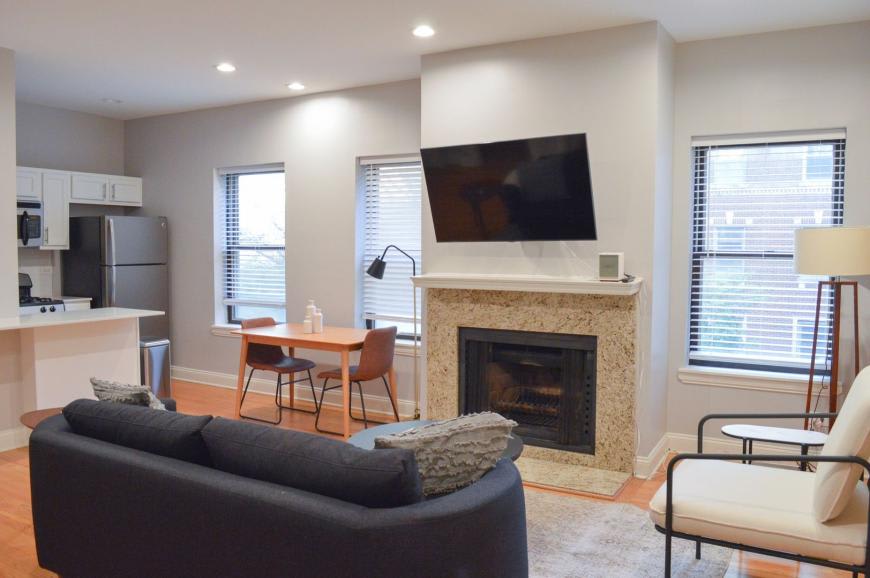 855-3B West Barry Ave. – photo 1