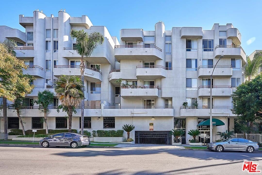 500 S Berendo St – photo 1