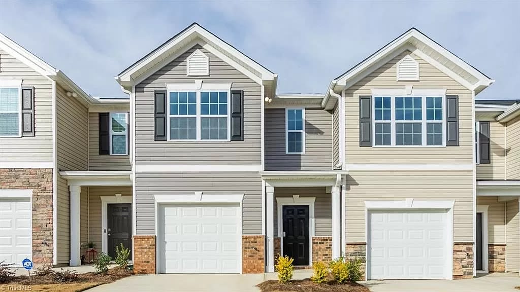 1185 Evelynnview Ln – photo 1 of 173