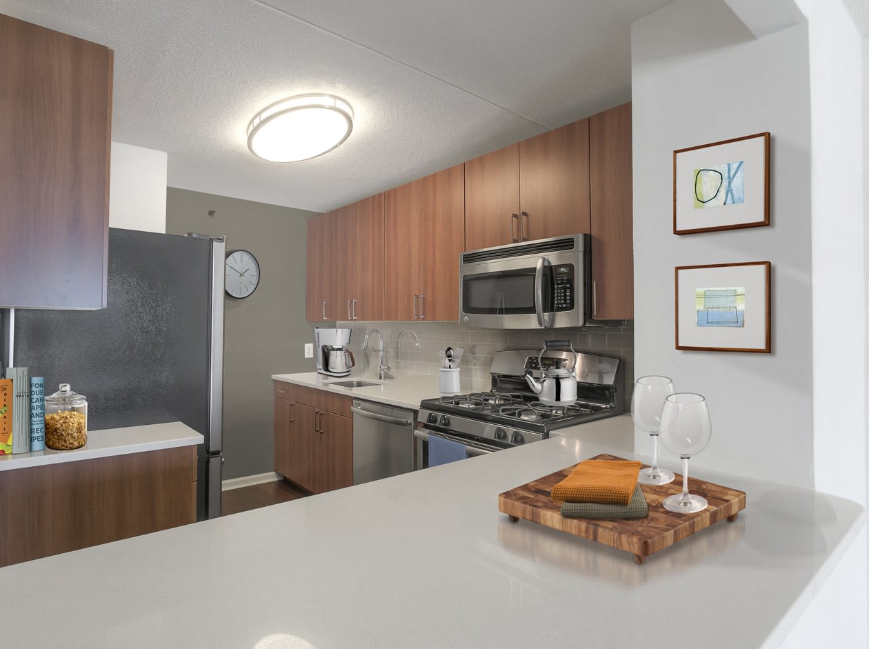 10 West Apartments – photo 1
