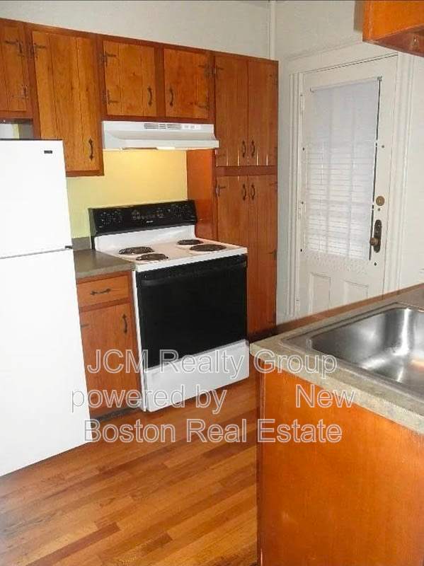 203 Lewis St – photo 1 of 195
