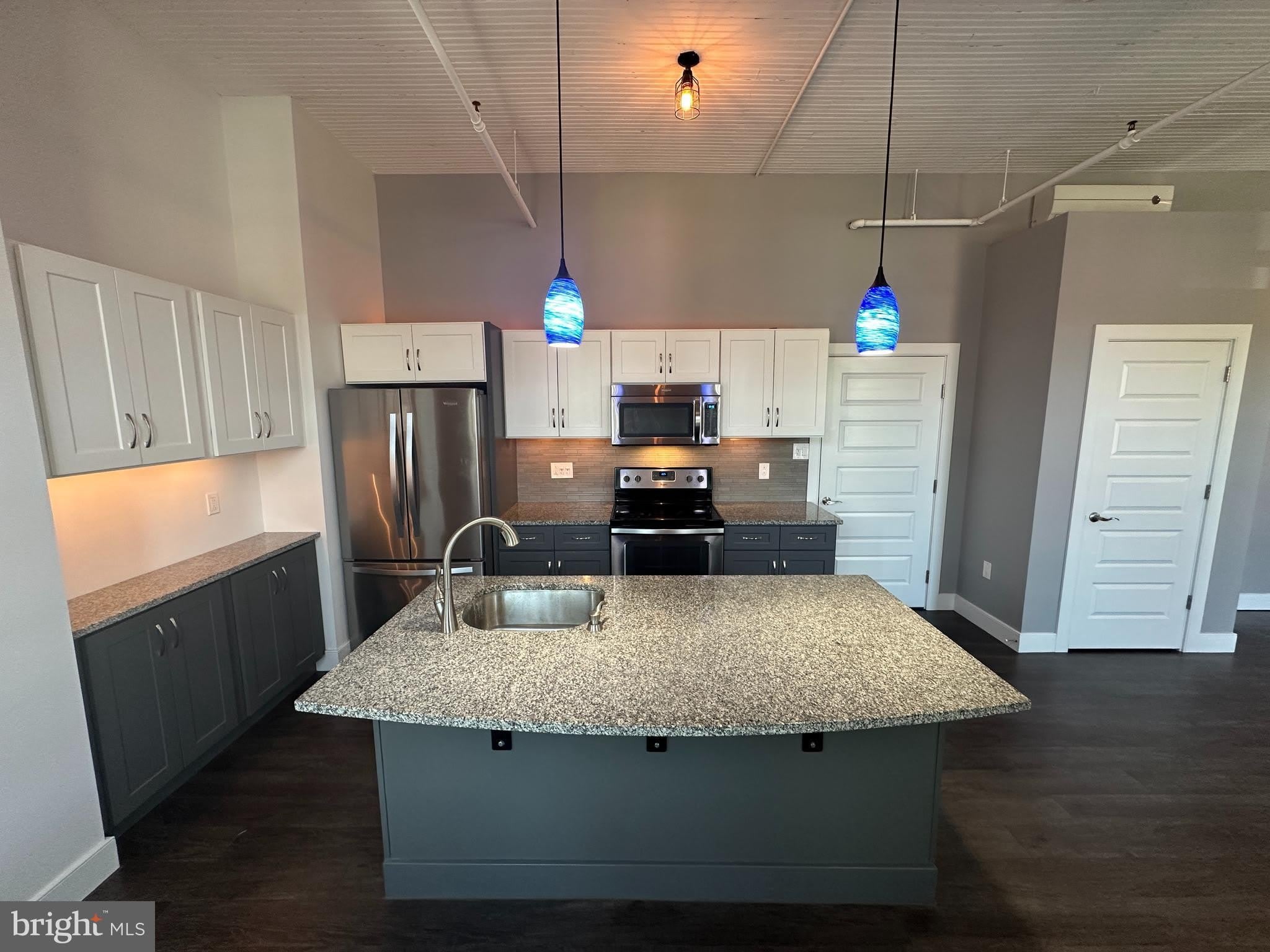 820 W MARKET Street – photo 1 of 31