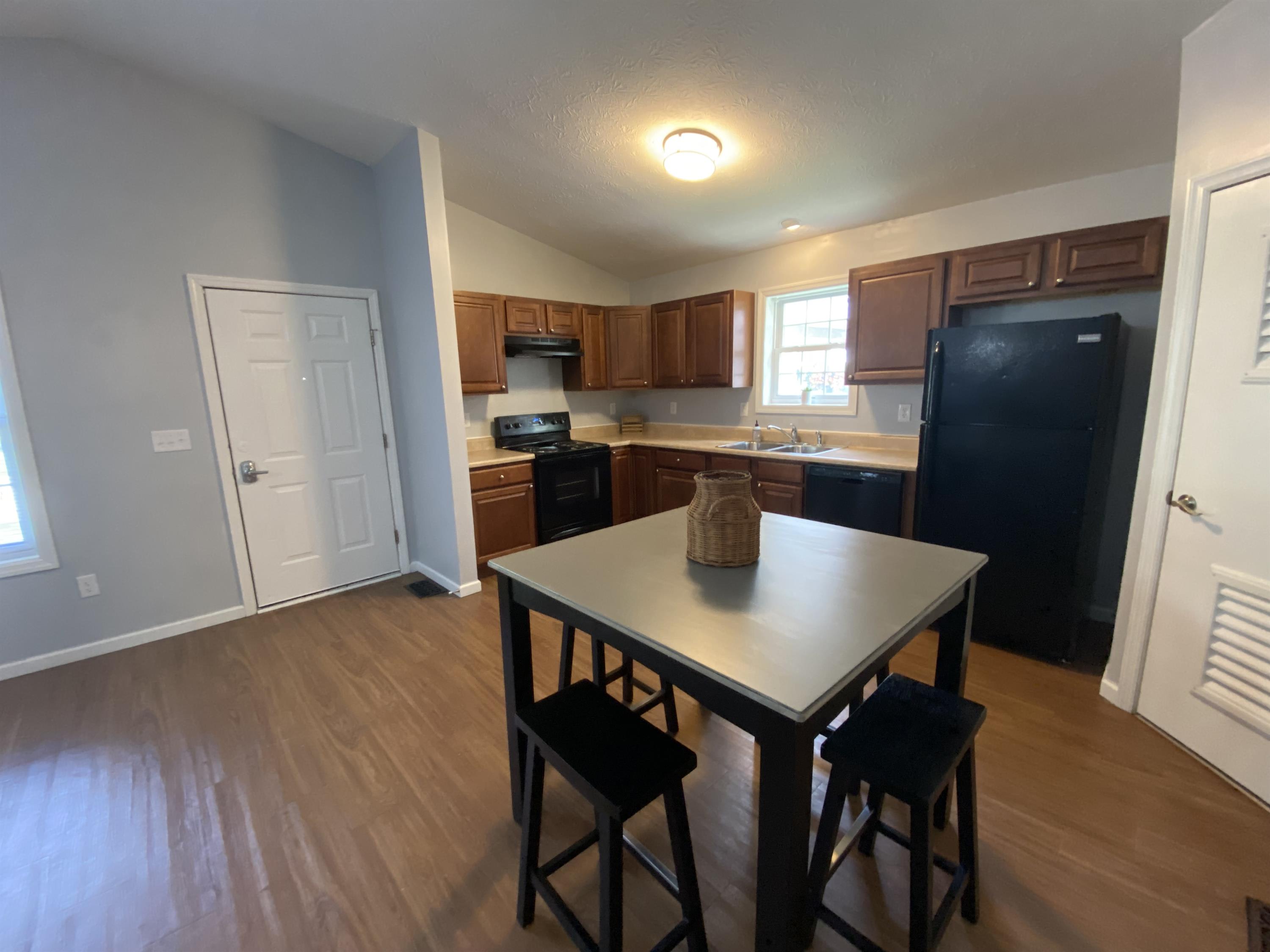 558 Locust St, 1 – photo 1 of 10
