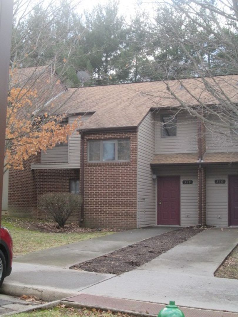 3 Bedroom 2.5 Bath Townhouse – photo 1