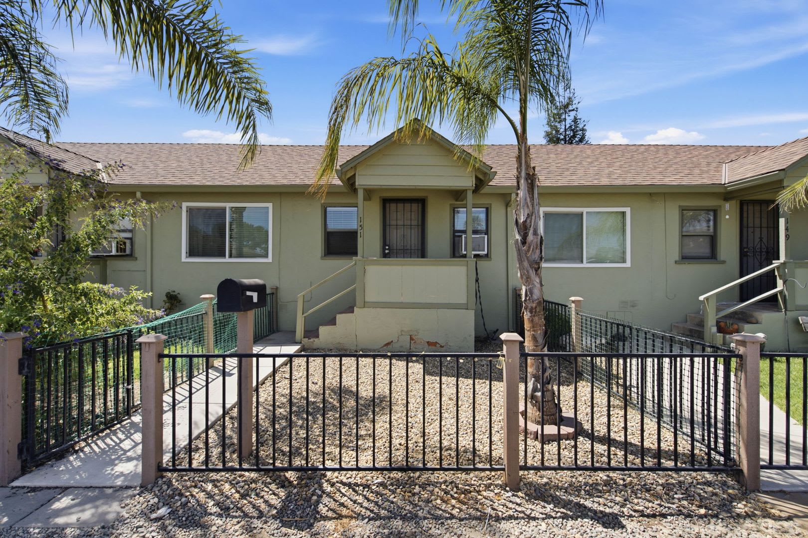 CLEAN AND CUTE ONE BED/ONE BATH APARTMENT IN MANTECA! – photo 1 of 32
